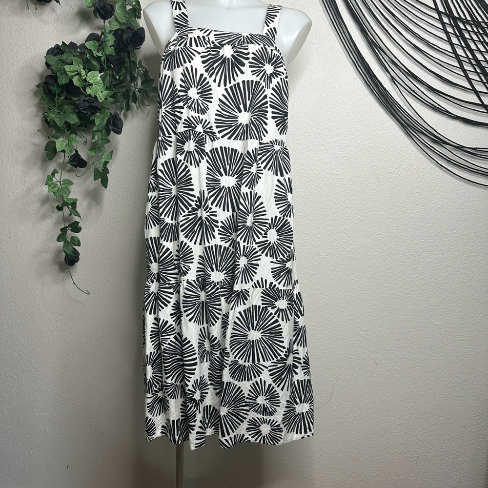 Woman’s Linen Stylish Black and White Dress